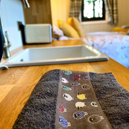 Herdie Hideaway - Shepherds Hut *