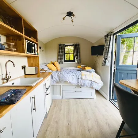 Herdie Hideaway - Shepherds Hut 아파트