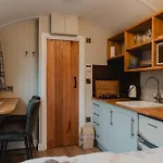 Herdie Hideaway - Shepherds Hut Apartment