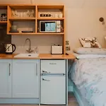 Herdie Hideaway - Shepherds Hut Wigton