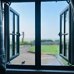 Herdie Hideaway - Shepherds Hut Apartment *